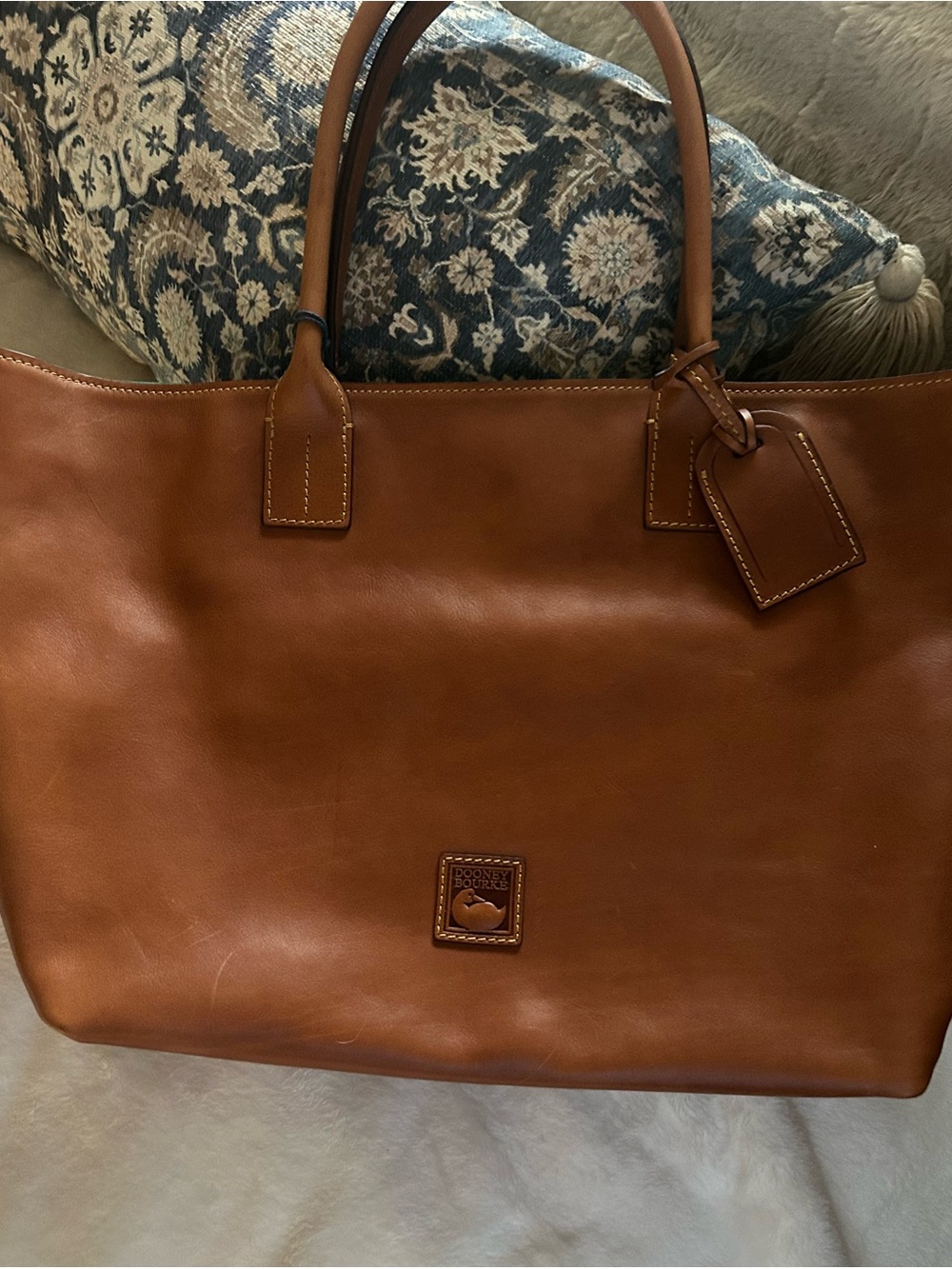 NWT Dooney and Bourke pre loved Medium Florentine Russel in Natural